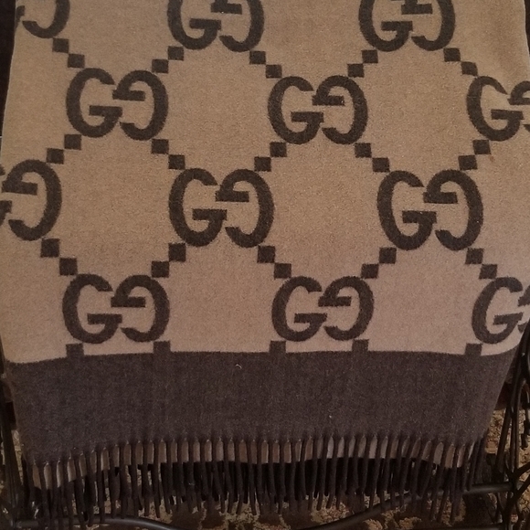 AUTHENTIC GUCCI GG GUCCISSIMA LOGO WOOL / CASHMERE FRINGED BLANKET - Picture 5 of 11